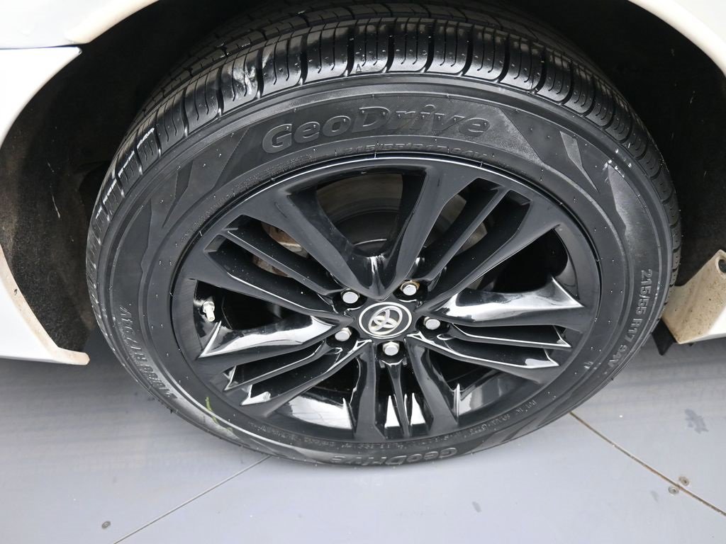 Used 2015 Toyota Camry SE image 12