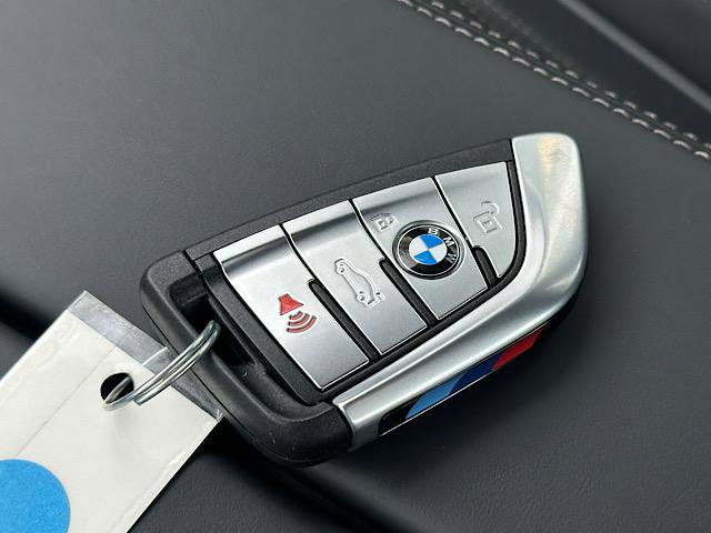 Used 2021 BMW M550i xDrive w/ Dynamic Handling Package image 34