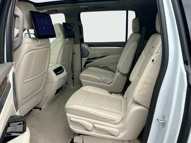 Used 2026 Cadillac Escalade ESV Platinum Sport w/ LPO, ONYX Package AWD/4WD image 17