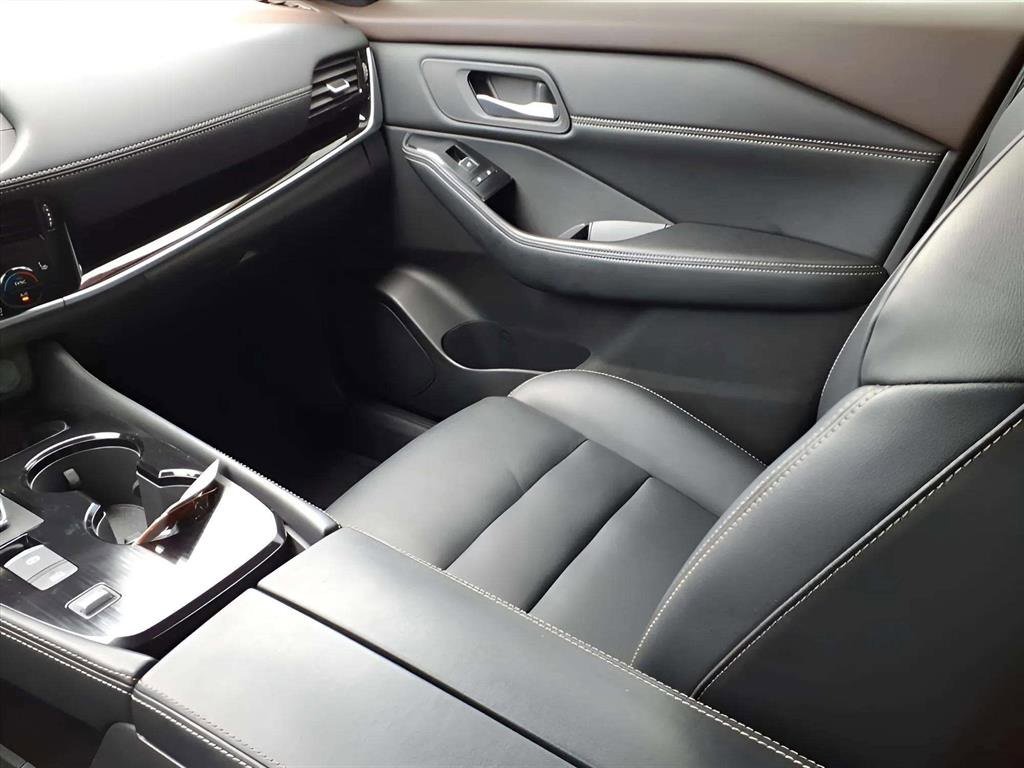 Used 2023 Nissan Rogue SL image 12