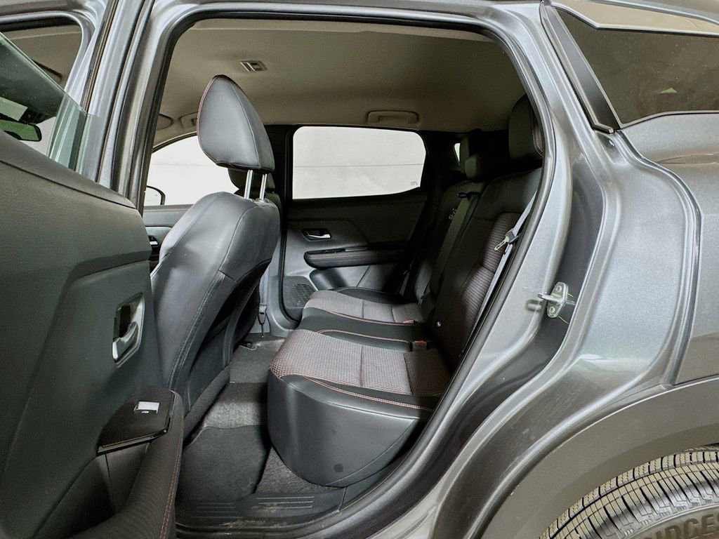 Used 2025 Nissan Kicks SR image 20