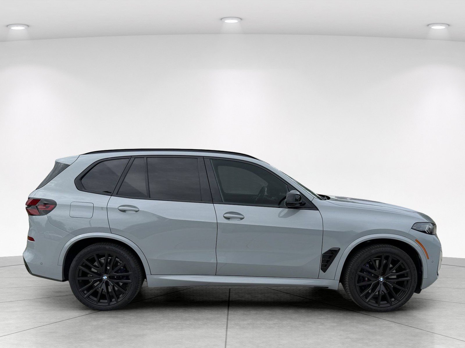 Certified 2024 BMW X5 M60i w/ Parking Assistance Package AWD/4WD image 3