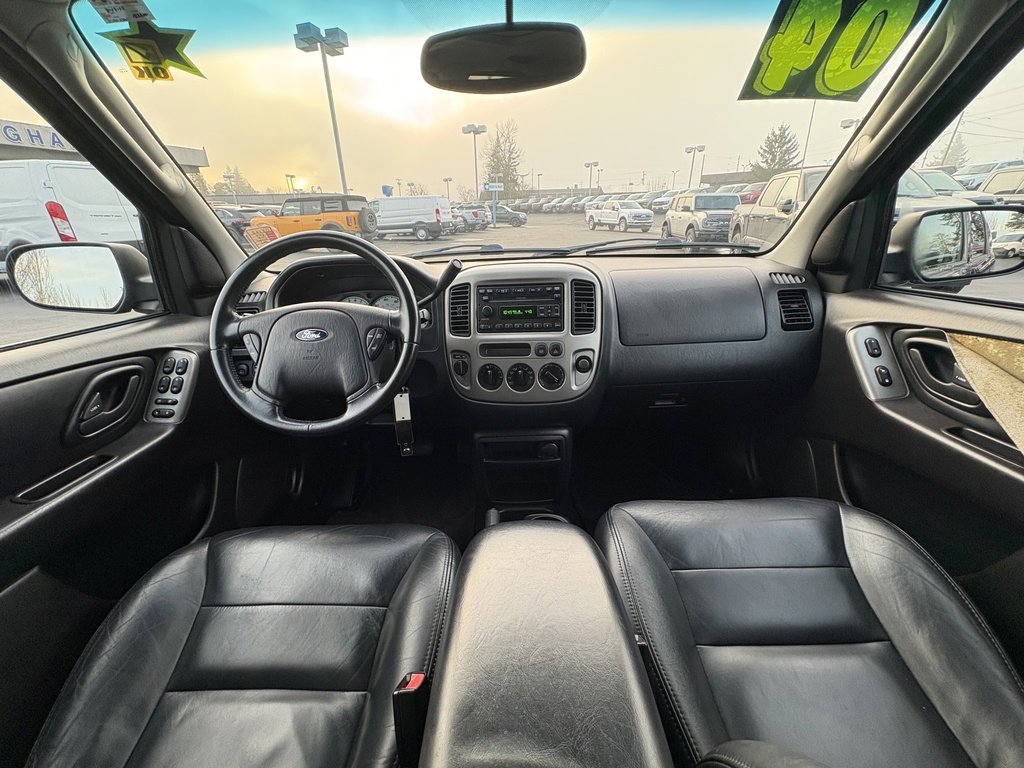 Used 2004 Ford Escape Limited image 32