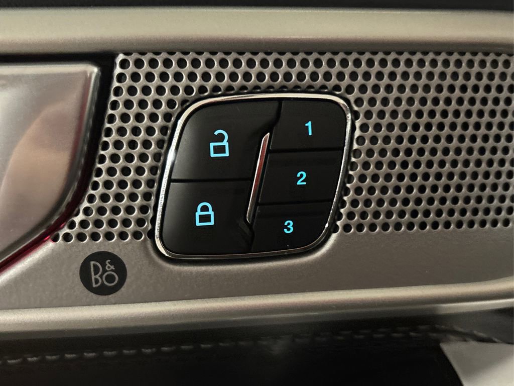 Used 2022 Ford Explorer Limited w/ Equipment Group 301A image 24