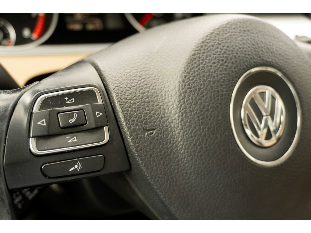 Used 2014 Volkswagen CC Sport image 25