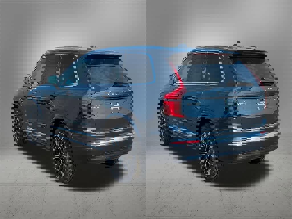 Used 2026 Volvo XC90 B5 Plus w/ Protection Package Premier image 4
