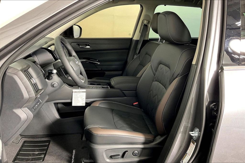 New 2026 Nissan Pathfinder Platinum w/ Cargo Package AWD/4WD image 13