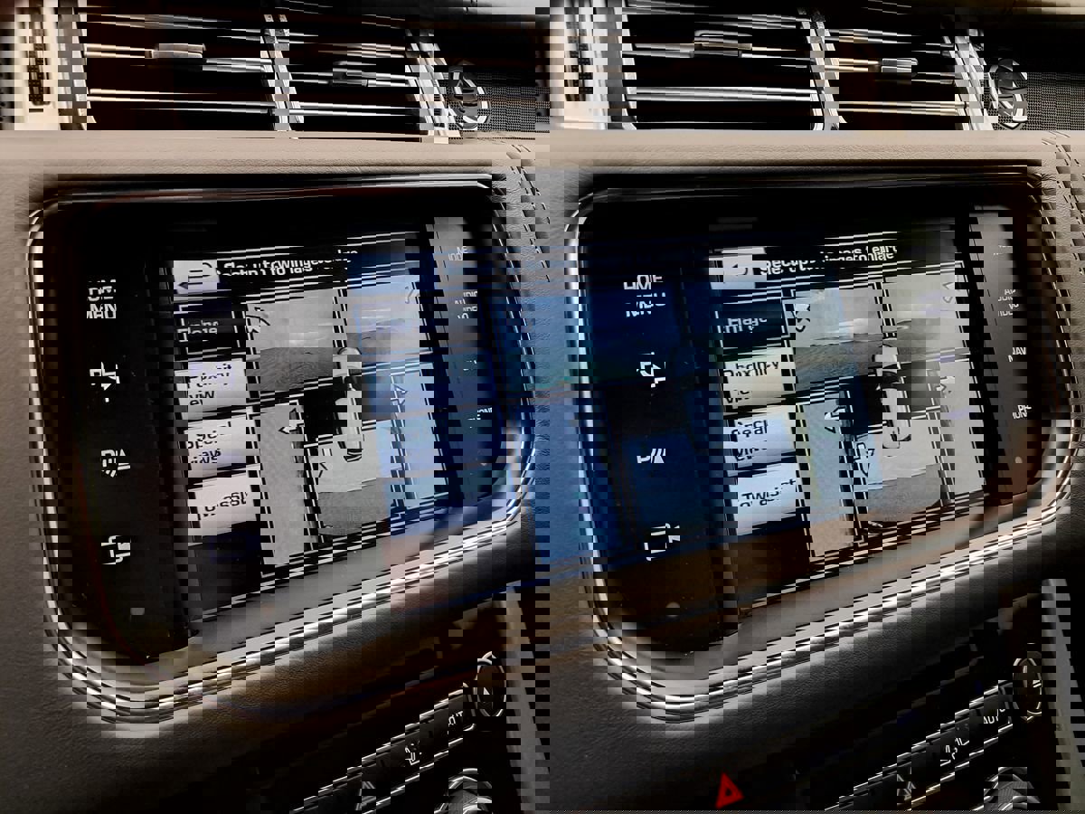 Used 2015 Land Rover Range Rover Long Wheelbase Autobiography image 27