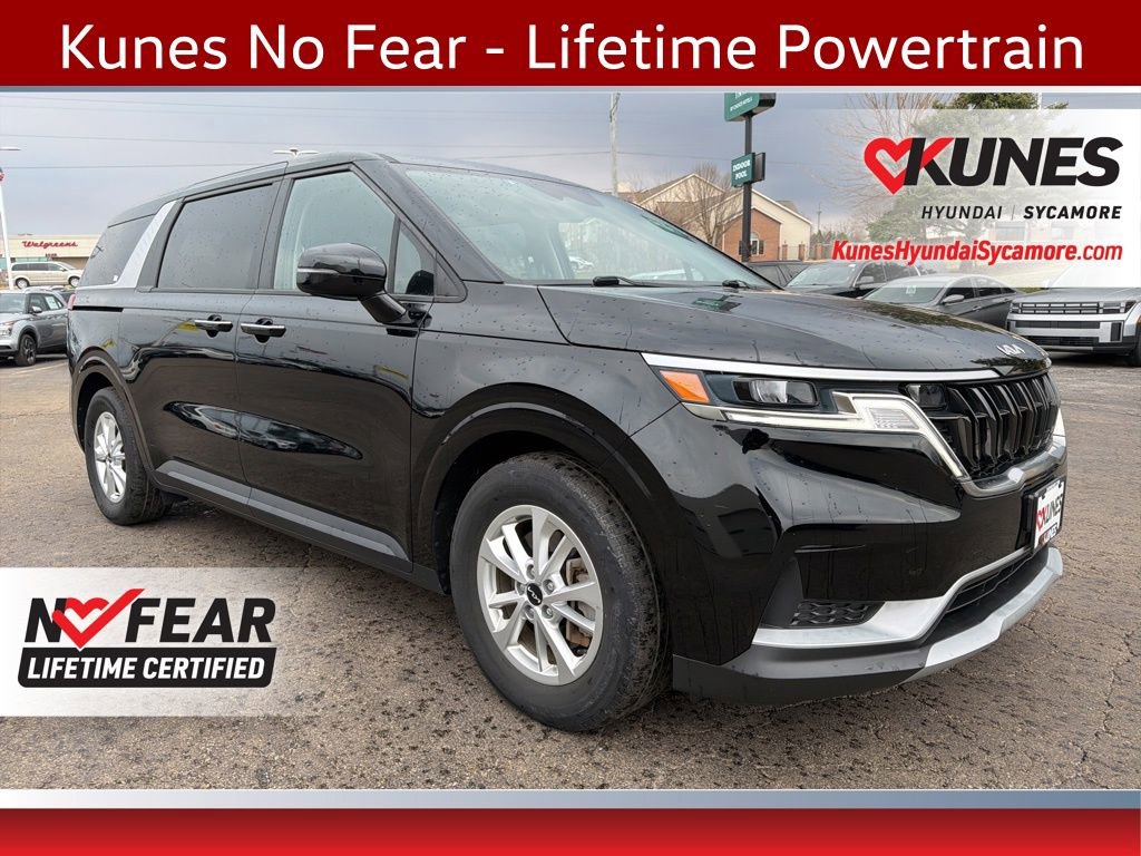 Used 2023 Kia Carnival LX image 1