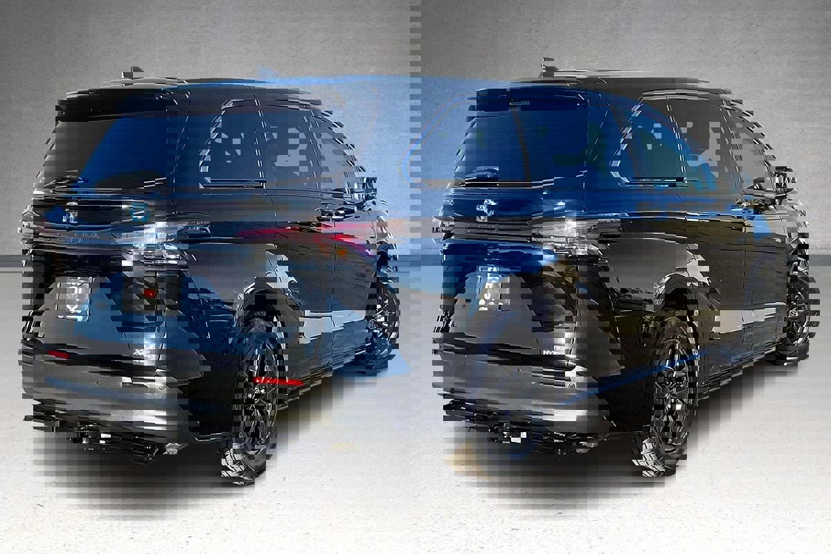 Used 2023 Toyota Sienna XLE image 35