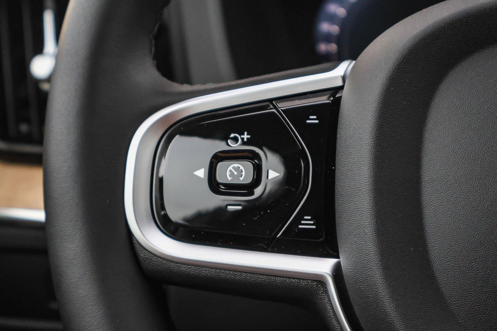 New 2026 Volvo XC60 T8 Plus AWD/4WD image 35
