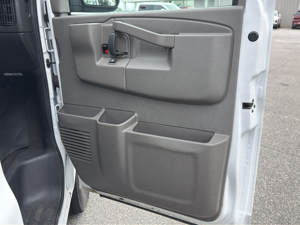 Used 2025 Chevrolet Express 3500 LT w/ LT Preferred Equipment Group RWD image 26