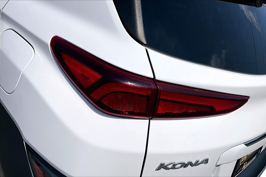 Used 2023 Hyundai Kona Limited AWD/4WD image 23