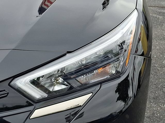 Used 2024 Nissan Versa SR FWD image 9
