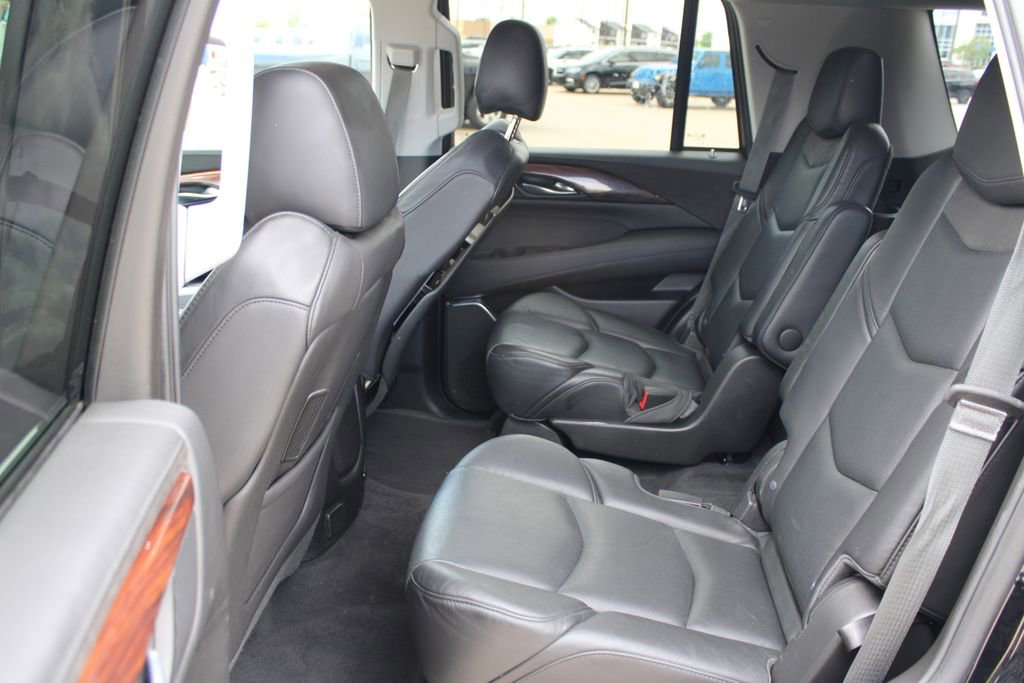 Used 2015 Cadillac Escalade Luxury AWD/4WD image 7