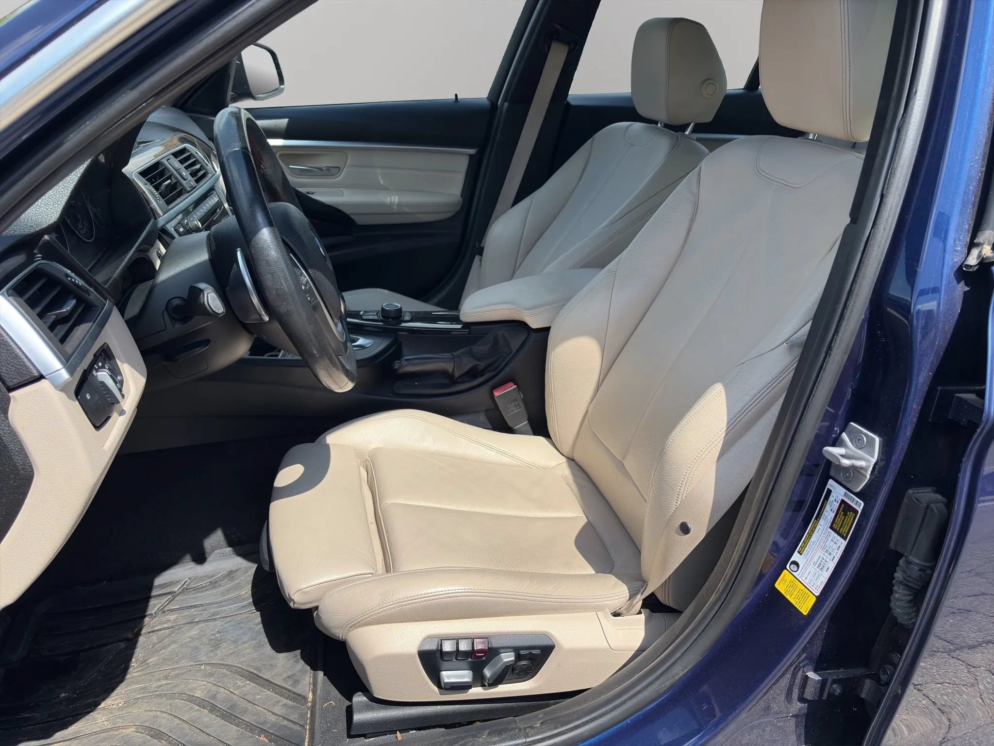 Used 2017 BMW 330i Sedan w/ Premium Package RWD image 16