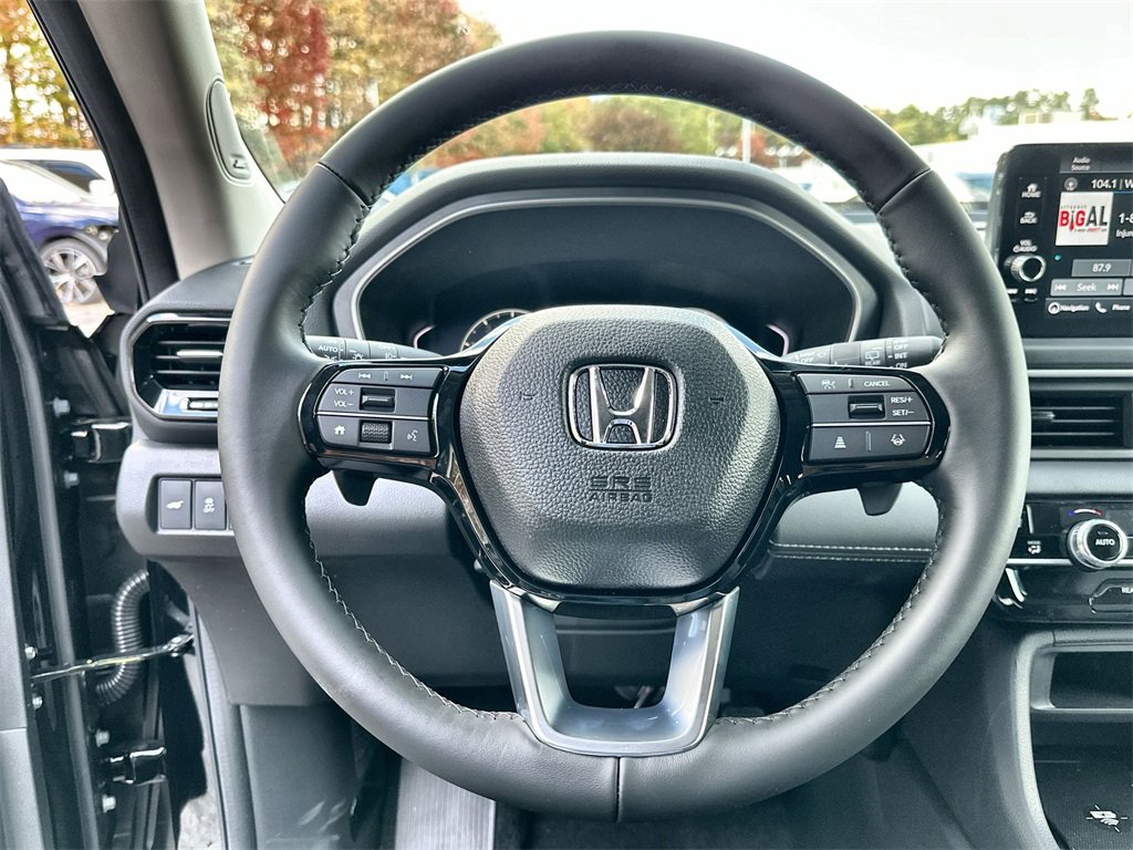 New 2025 Honda Pilot Touring image 11