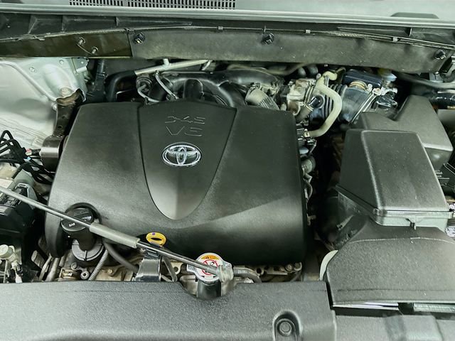 Used 2019 Toyota Highlander LE AWD/4WD image 29