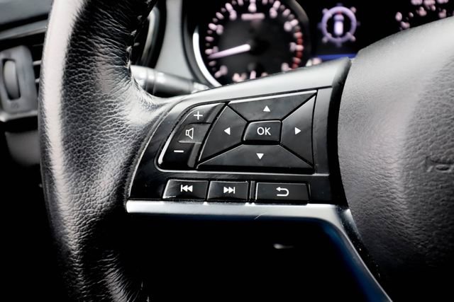 Used 2018 Nissan Rogue SL w/ Premium Package image 32