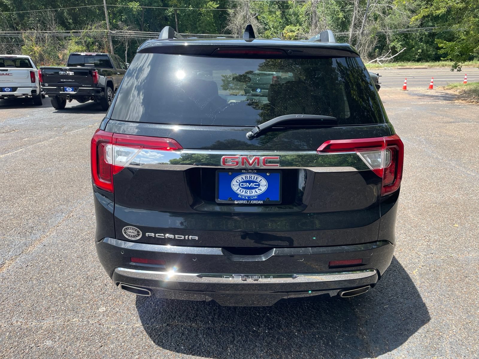 Used 2023 GMC Acadia Denali FWD image 5