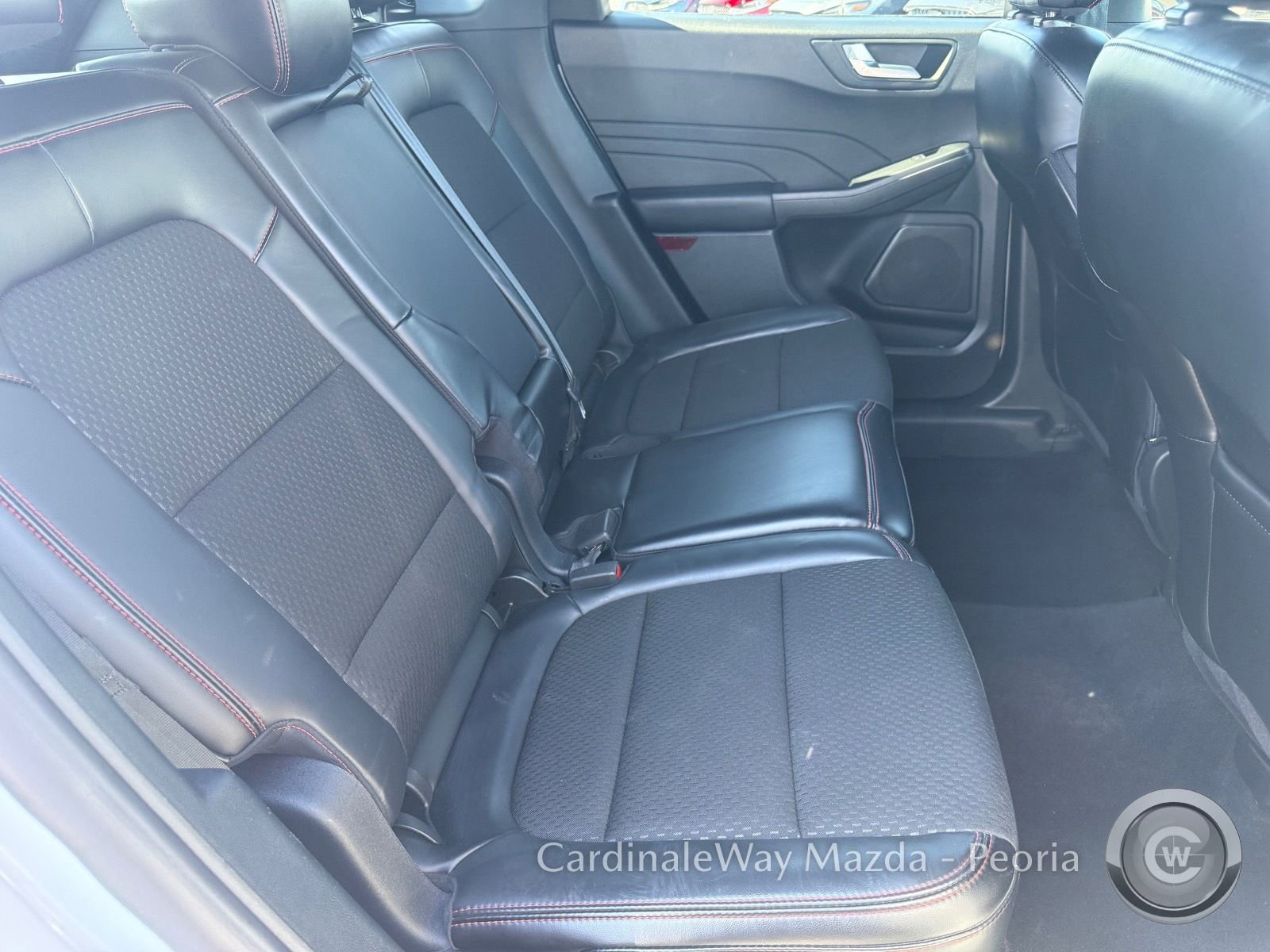 Used 2025 Ford Escape ST-Line Select AWD/4WD image 32