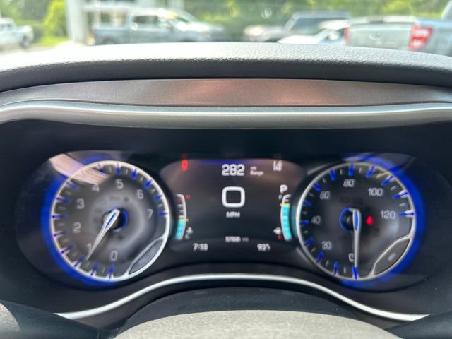 Used 2024 Chrysler Pacifica Touring-L FWD image 23