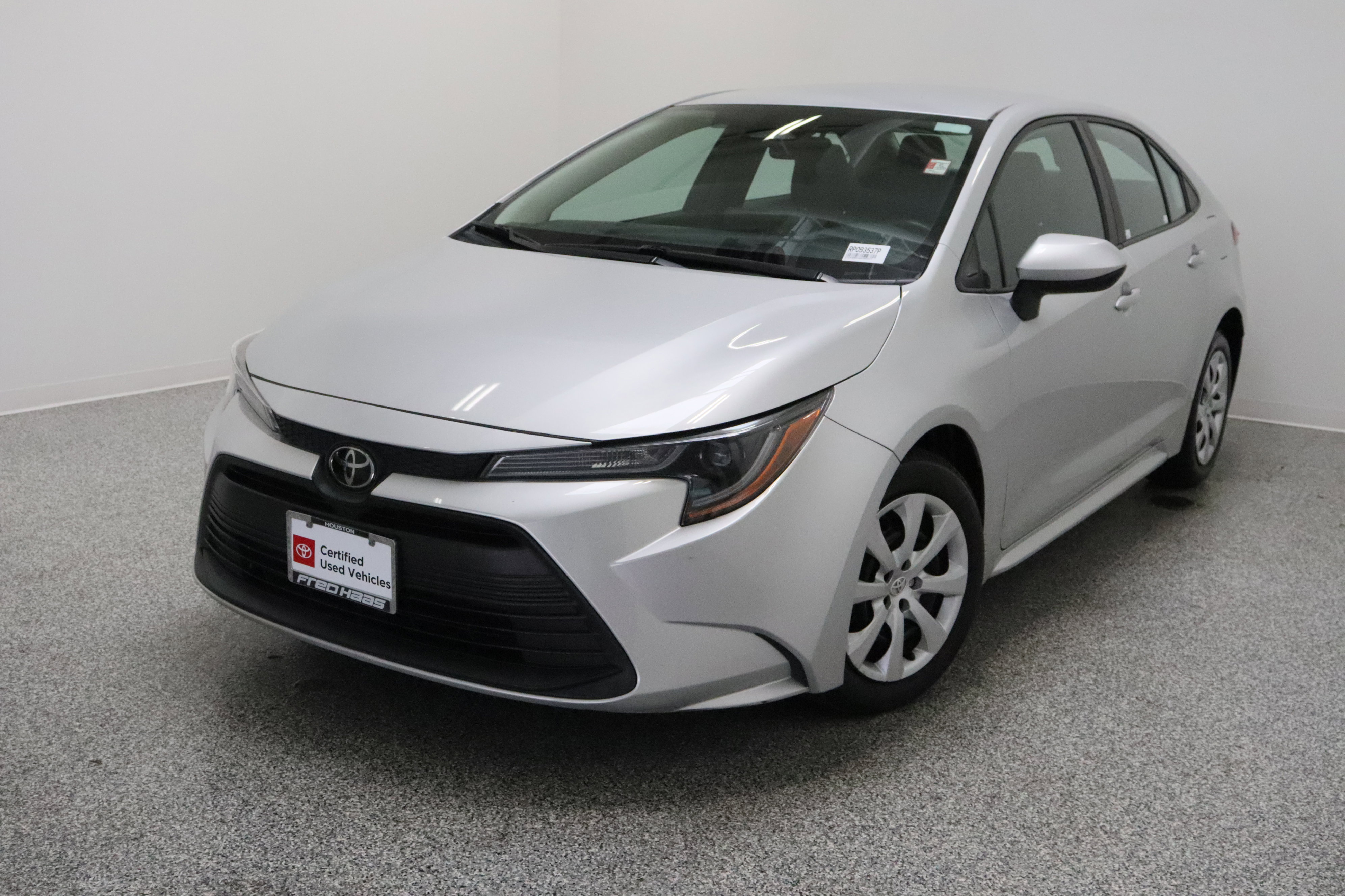 Used 2024 Toyota Corolla LE FWD image 2