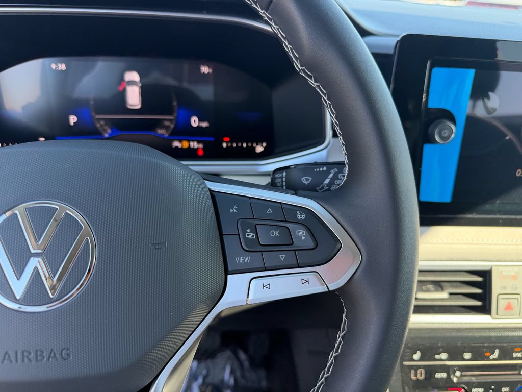 New 2026 Volkswagen Taos SE FWD image 15