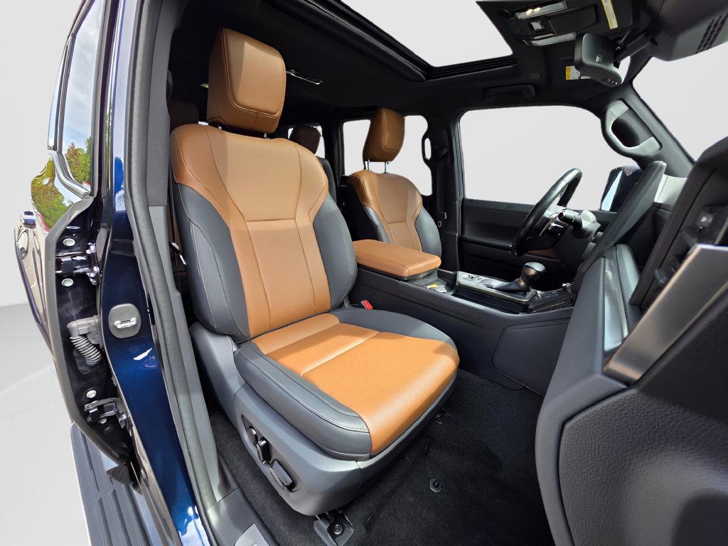 Used 2024 Lexus GX 550 w/ Accessory Package (31) AWD/4WD image 21