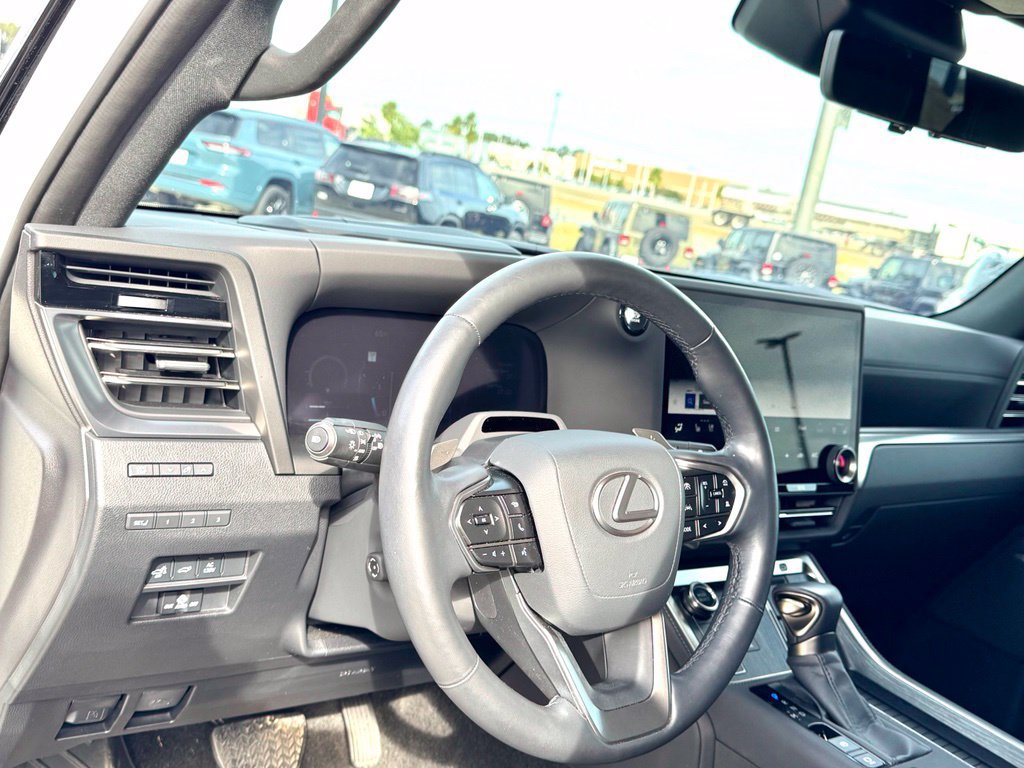 Used 2025 Lexus GX 550 w/ Accessory Package (2T) AWD/4WD image 11