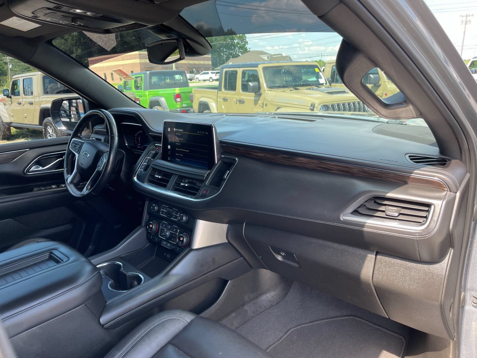 Used 2022 Chevrolet Suburban Z71 AWD/4WD image 19
