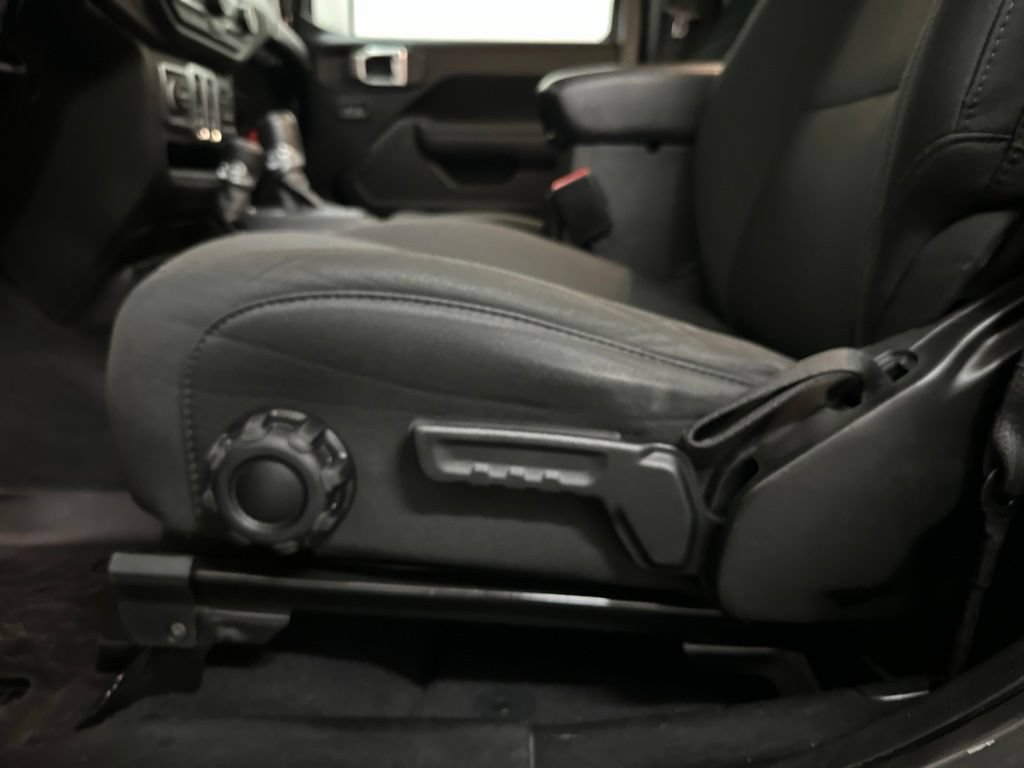 Used 2021 Jeep Wrangler Sport AWD/4WD image 35