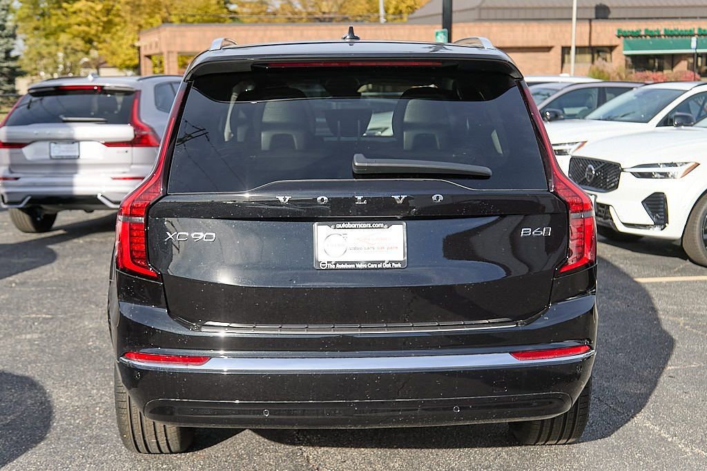 New 2026 Volvo XC90 B6 Plus w/ Protection Package Premier image 8