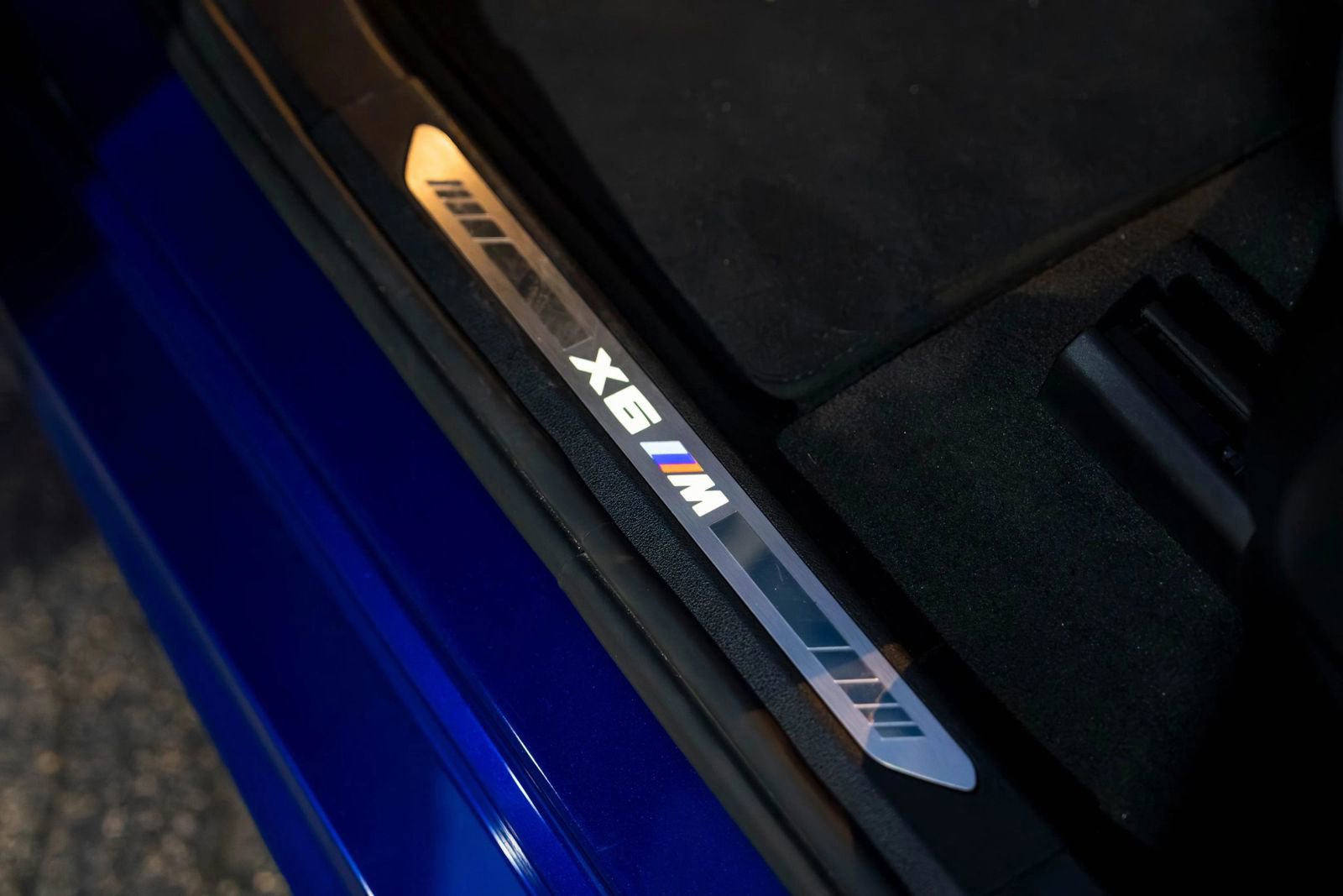 Used 2023 BMW X6 M w/ Executive Package image 39