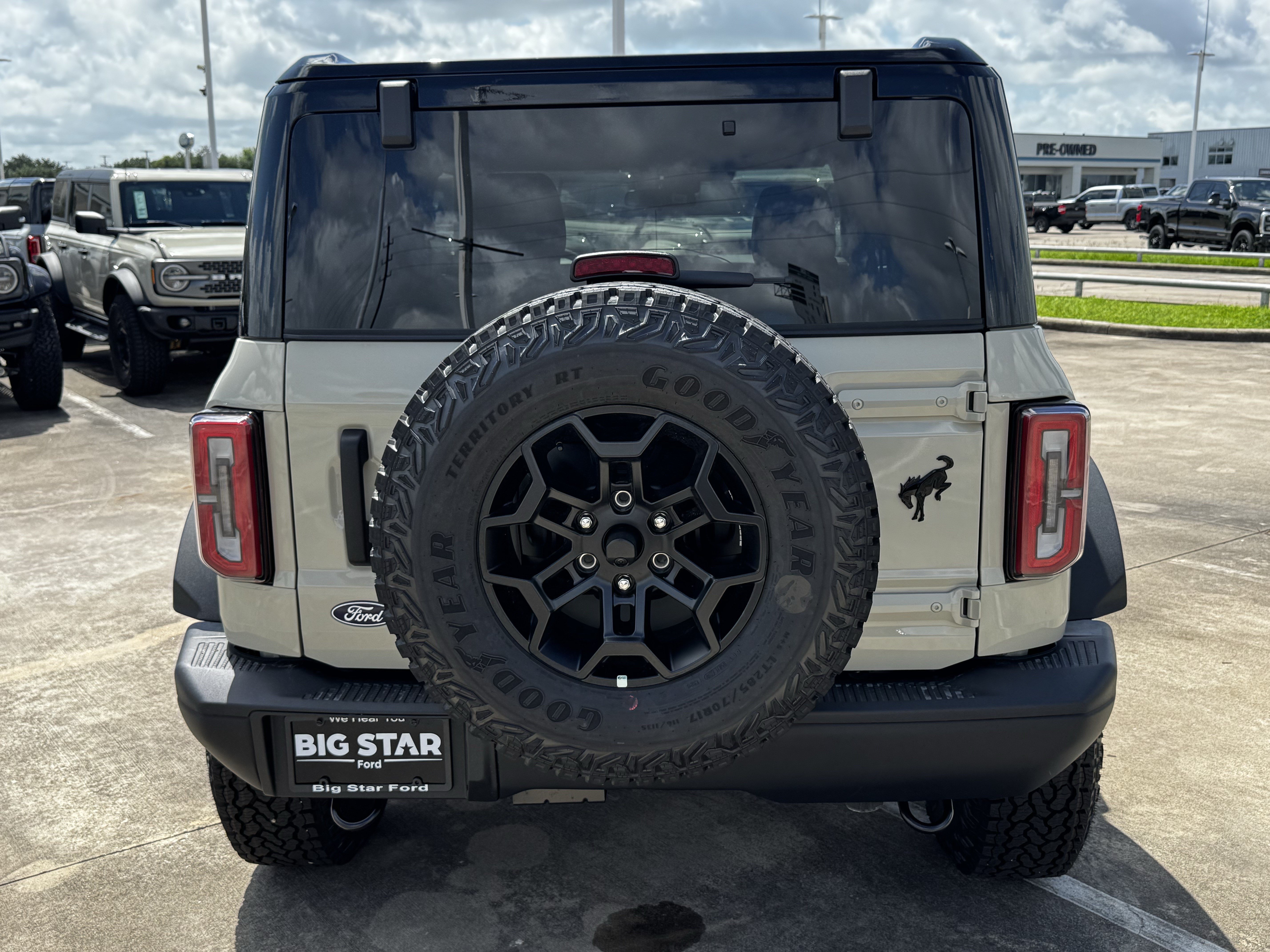 New 2026 Ford Bronco Badlands w/ Black Appearance Package AWD/4WD image 9