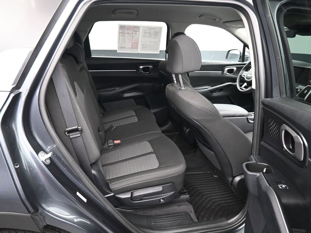 Used 2023 Kia Sorento LX image 13