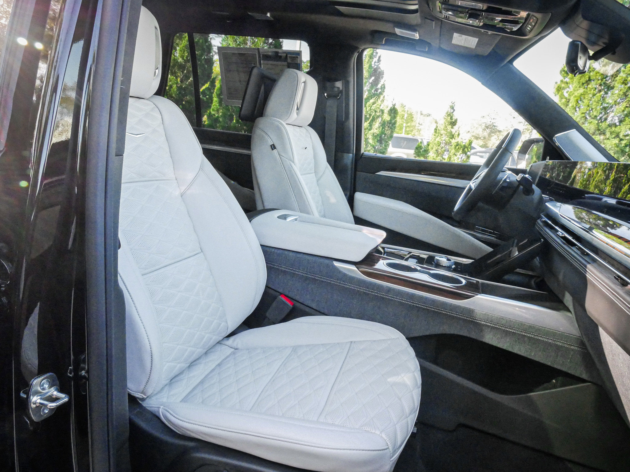 Used 2026 Cadillac Escalade Platinum Sport AWD/4WD image 35
