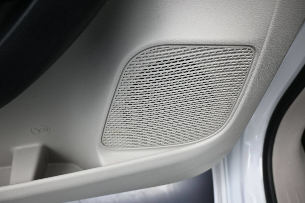 Used 2023 Chrysler Pacifica Touring-L FWD image 14