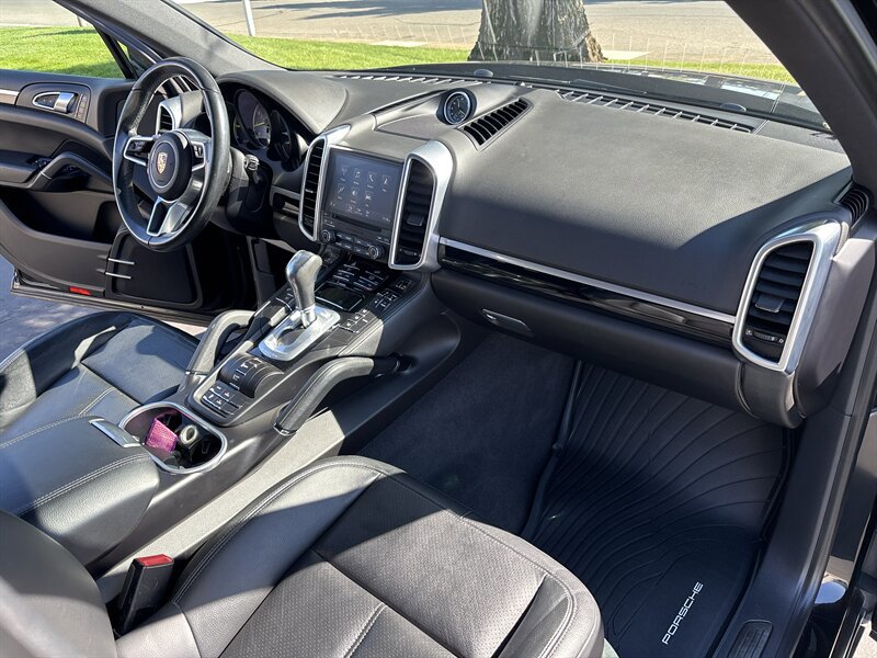 Used 2017 Porsche Cayenne S image 35