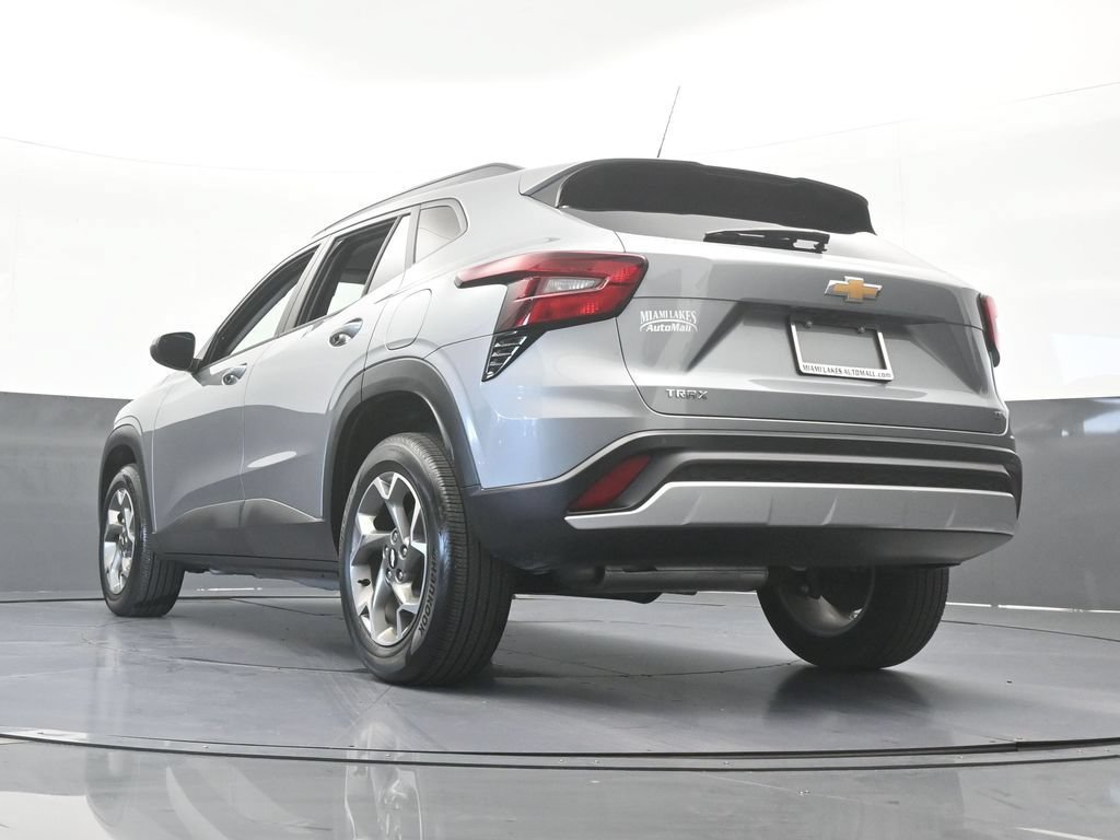 Used 2025 Chevrolet Trax LT w/ Driver Confidence Package FWD image 53