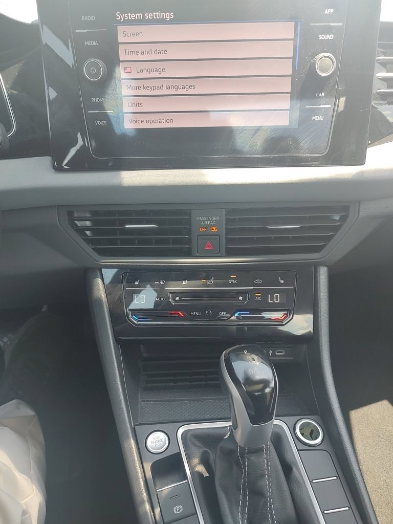 Used 2025 Volkswagen Jetta SE FWD image 9