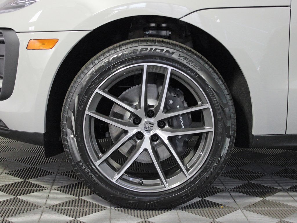 Certified 2026 Porsche Macan AWD/4WD image 38