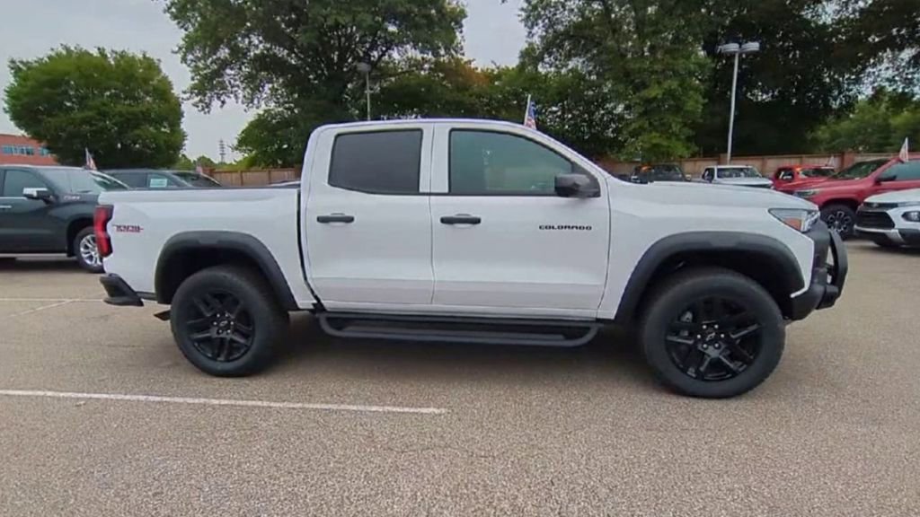 New 2025 Chevrolet Colorado Trail Boss w/ Off-Road Front Bumper Package image 2