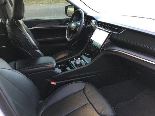 Used 2023 Jeep Grand Cherokee L Limited w/ Luxury Tech Group II image 30