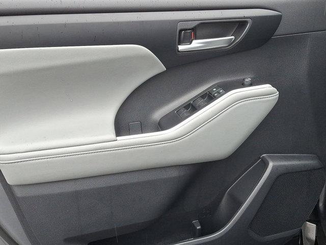 Certified 2026 Toyota Highlander XLE image 12