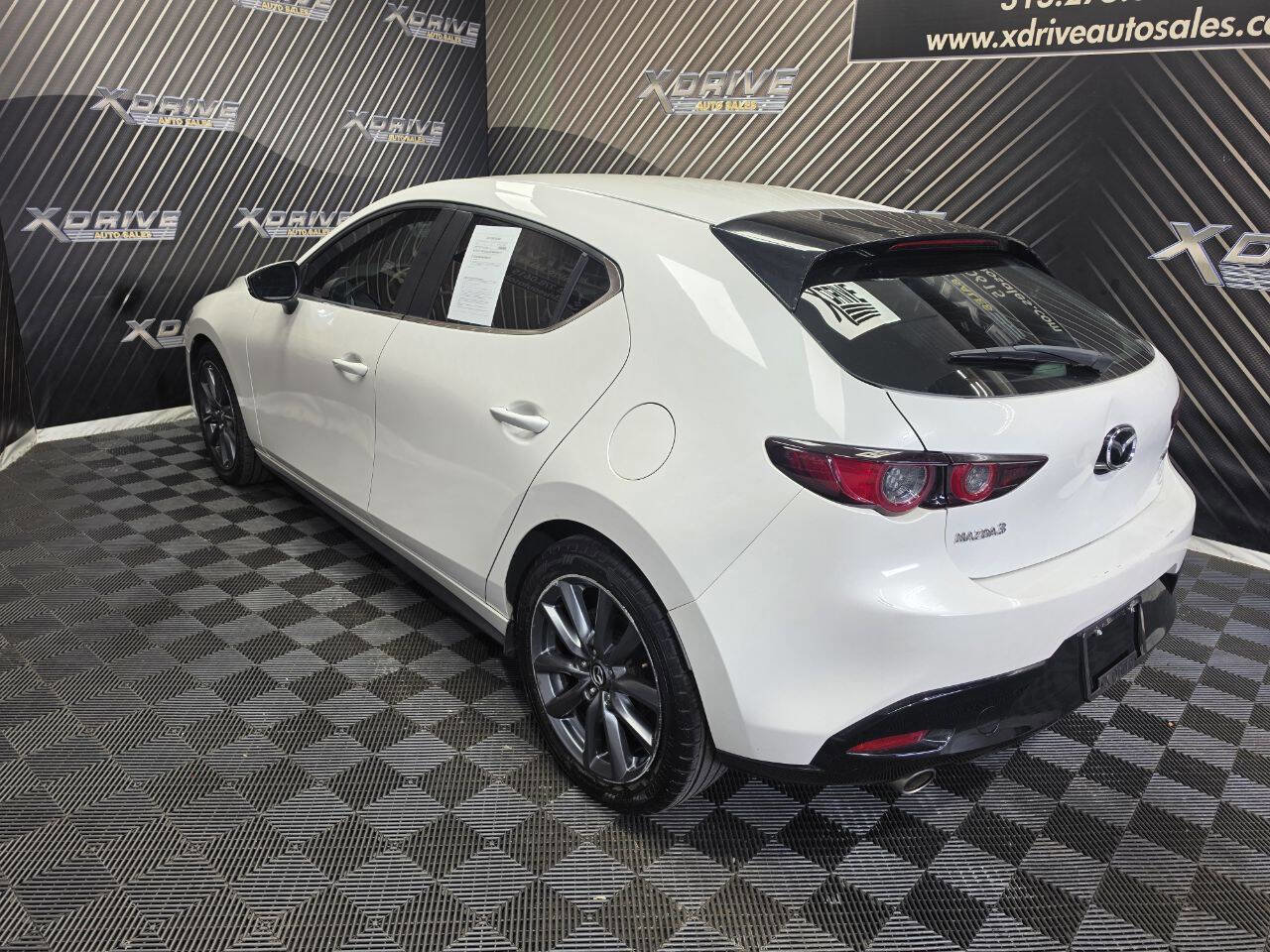 Used 2020 MAZDA MAZDA3 Hatchback FWD image 8