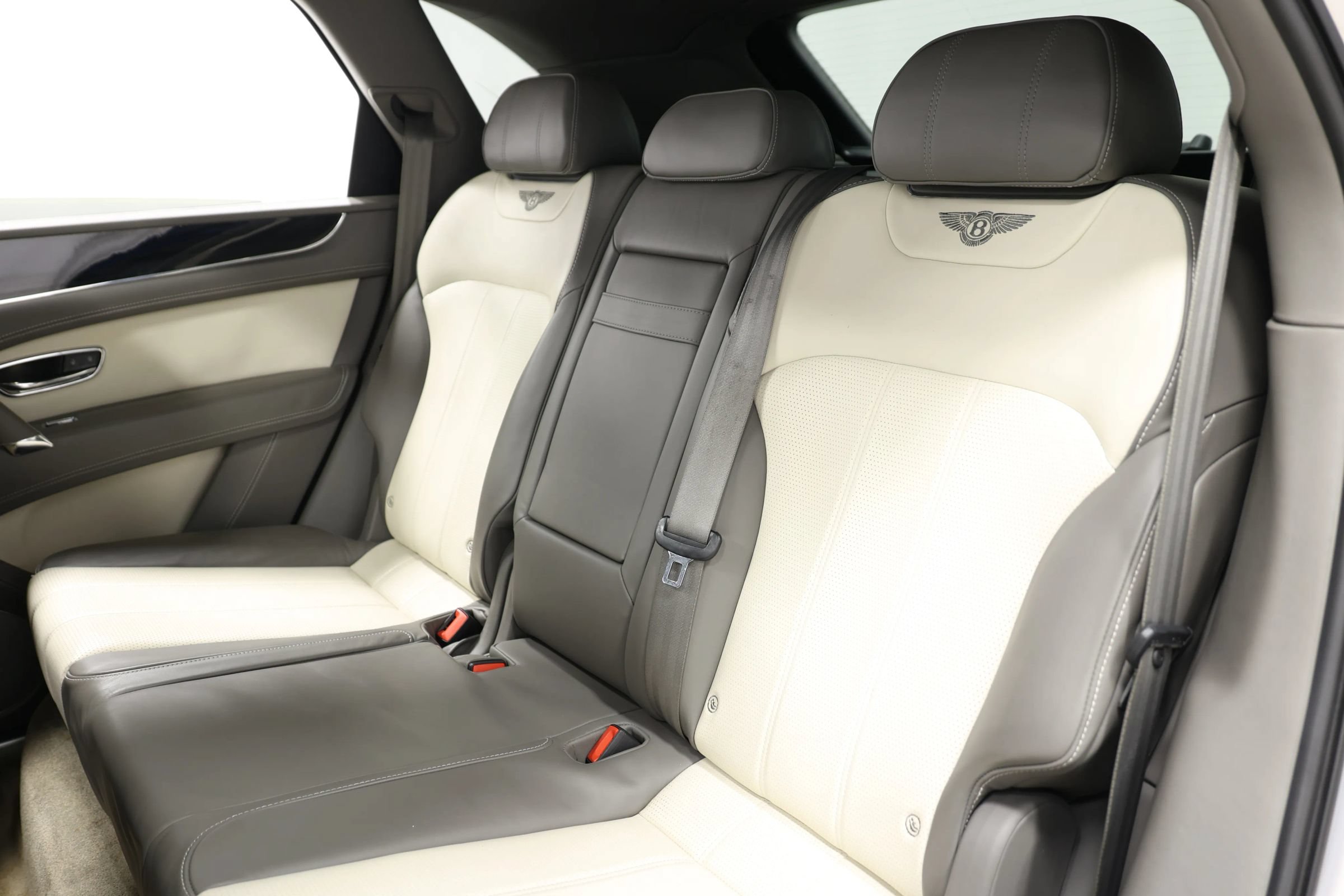 Used 2018 Bentley Bentayga Onyx Edition AWD/4WD image 61