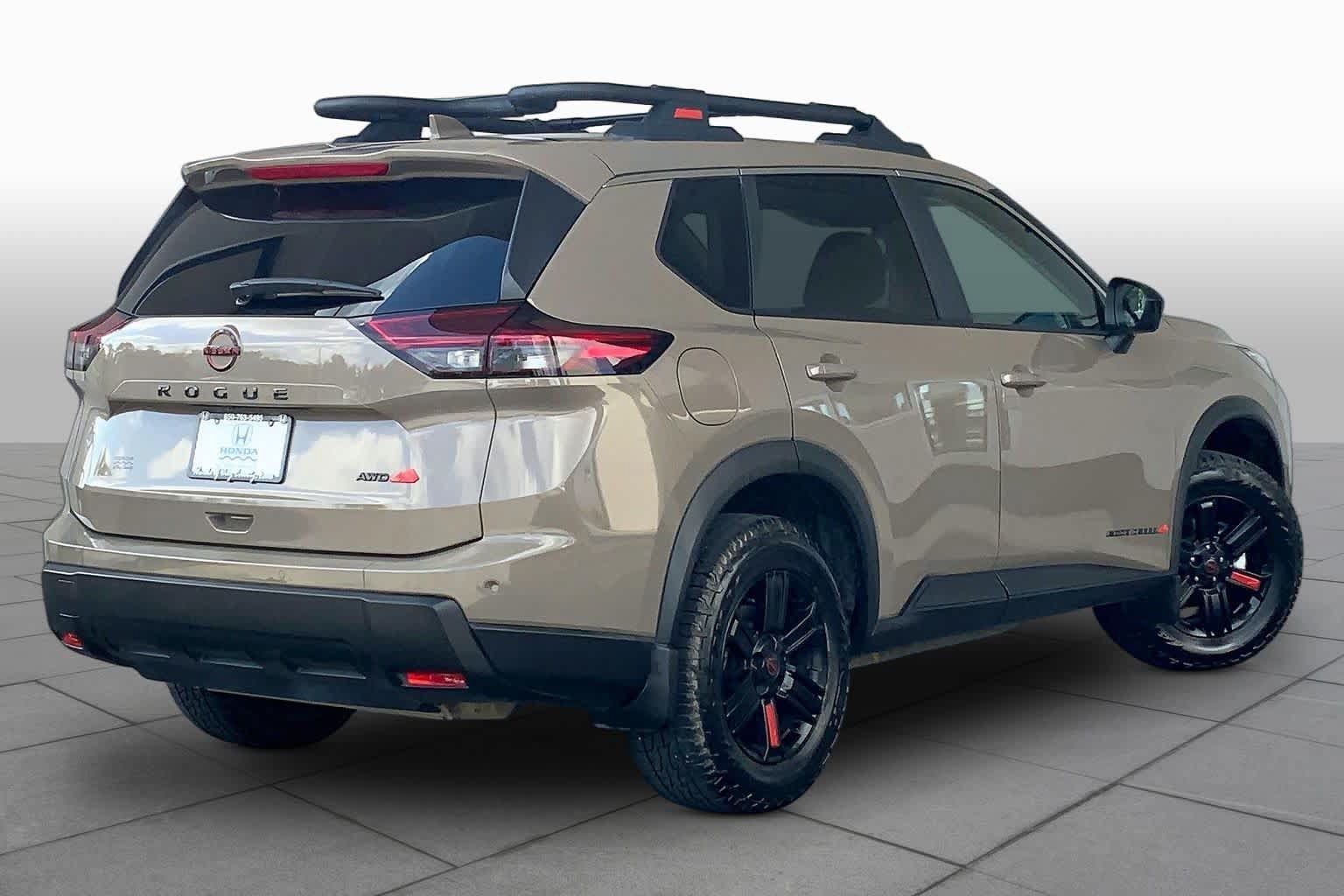 Used 2025 Nissan Rogue SV AWD/4WD image 13