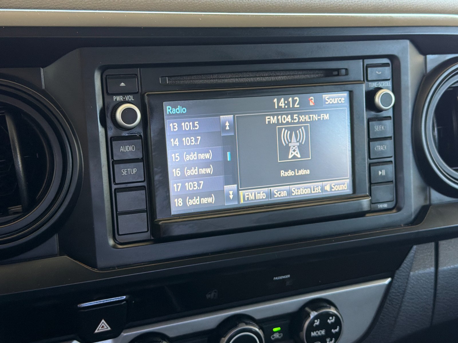 Used 2016 Toyota Tacoma SR AWD/4WD image 15