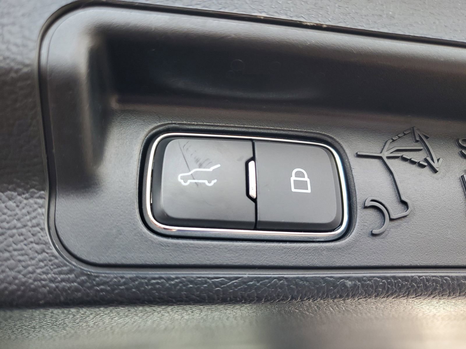 Certified 2023 Ford Explorer Limited w/ Limited Technology Package AWD/4WD image 9